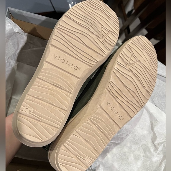 S18. NWT Vionic Shawna Olive Women's Comfort Bootie US9.5 - Picture 5 of 8